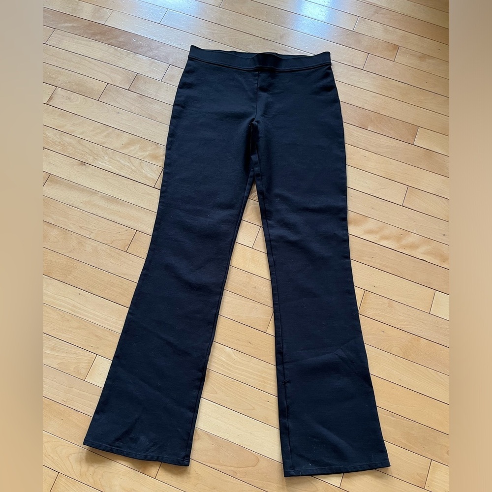 Women’s sleek medium black pants